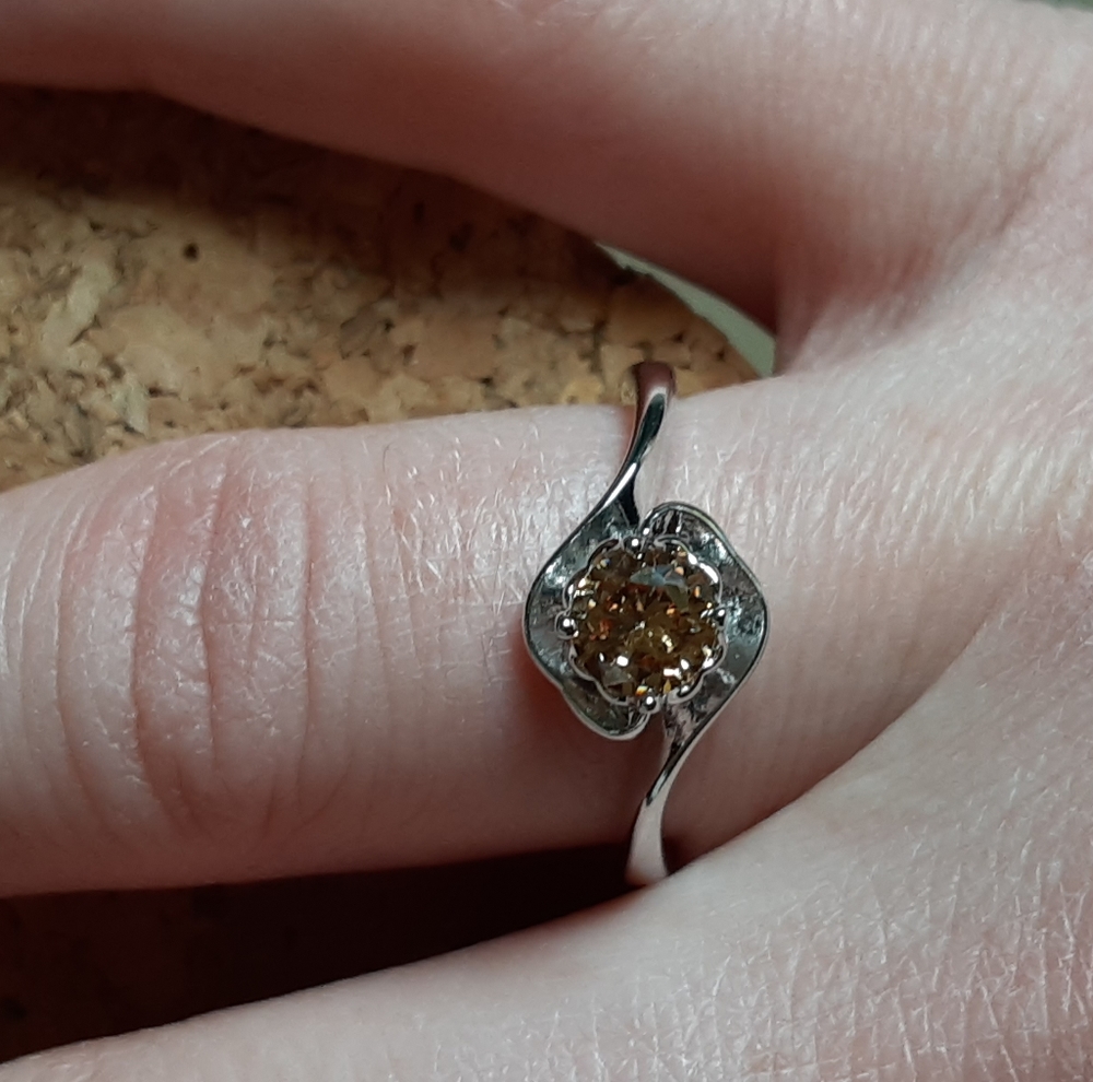 Yellow / Gold Women's Ring Size: 6 - Picture 10 of 11
